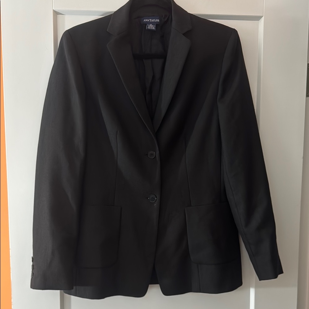 Ann Taylor Black Blazer with Notched Lapel and Classic Fit
